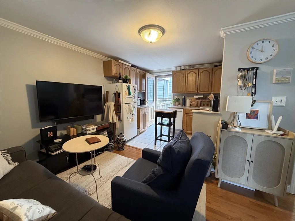 1 bed, 1 bath apartment for rent at 122 D St Unit 3, South Boston — photo 1 of 18