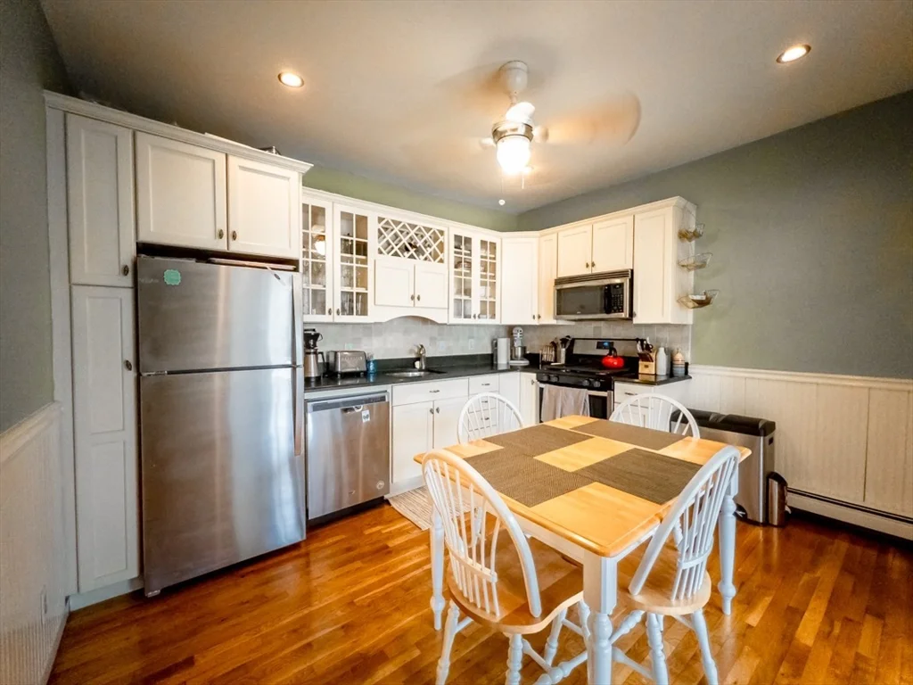 2 bed, 1 bath apartment for rent at 122 Day St Unit 2, Jamaica Plain — photo 3 of 22