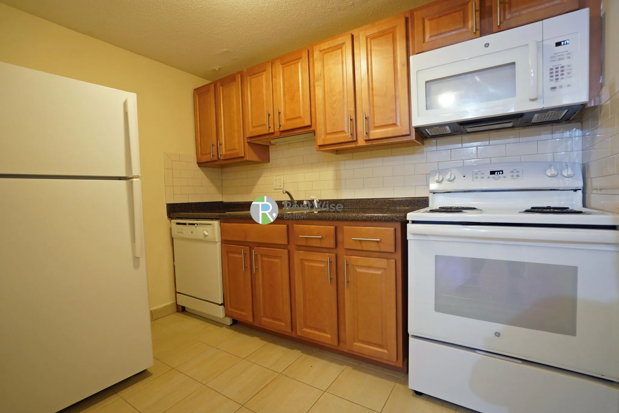 2 bed, 1 bath apartment for rent at 122 Dustin St Unit 4, Brighton — photo 5 of 12