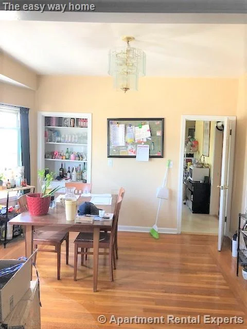3 bed, 1 bath apartment for rent at 122 Frederick Ave, Tufts — photo 3 of 10