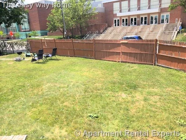 3 bed, 1 bath apartment for rent at 122 Frederick Ave, Tufts — photo 9 of 10