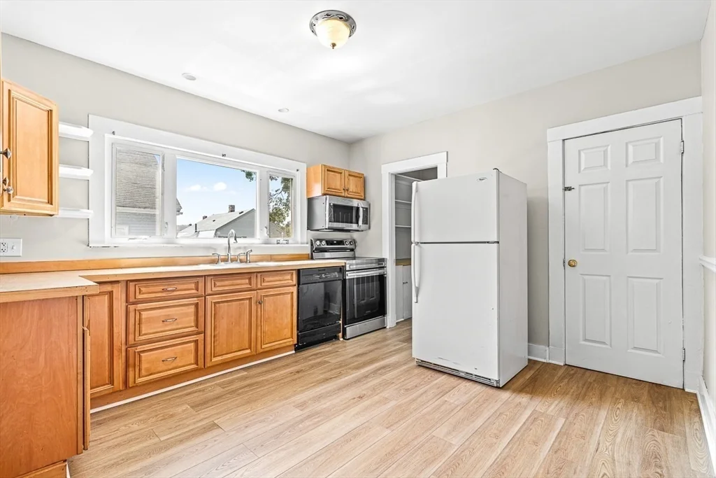 3 bed, 1 bath apartment for rent at 122 Grant Ave Unit 122, Glenwood — photo 10 of 19