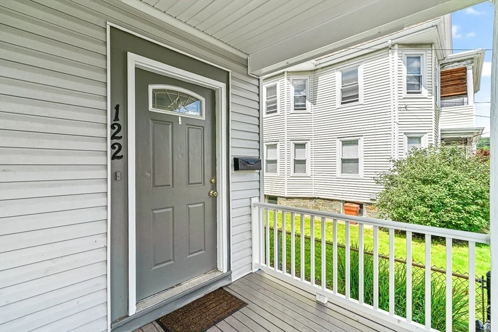 3 bed, 1 bath apartment for rent at 122 Grant Ave Unit 122, Glenwood — photo 2 of 19