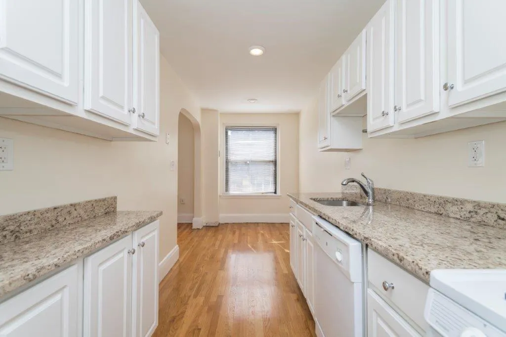 1 bed, 1 bath apartment for rent at 122 Highland Ave Unit 24, Winter Hill — photo 2 of 14