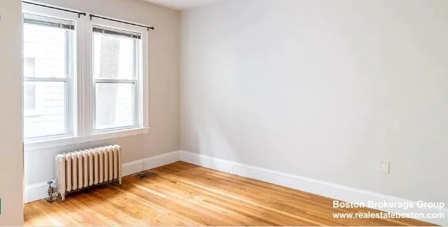 3 bed, 1 bath apartment for rent at 122 Hillside St Unit 1, Mission Hill — photo 4 of 10