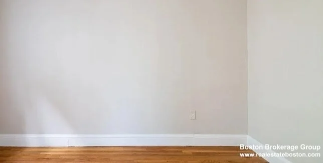 3 bed, 1 bath apartment for rent at 122 Hillside St Unit 1, Mission Hill — photo 9 of 10