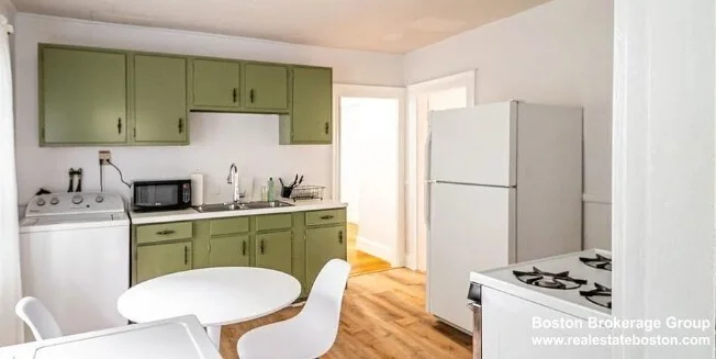 3 bed, 1 bath apartment for rent at 122 Hillside St Unit 1, Mission Hill — photo 2 of 10