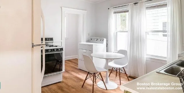 3 bed, 1 bath apartment for rent at 122 Hillside St Unit 1, Mission Hill — photo 5 of 10