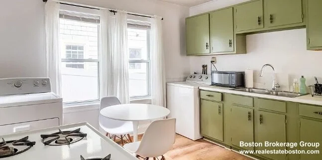 3 bed, 1 bath apartment for rent at 122 Hillside St Unit 1, Mission Hill — photo 1 of 10