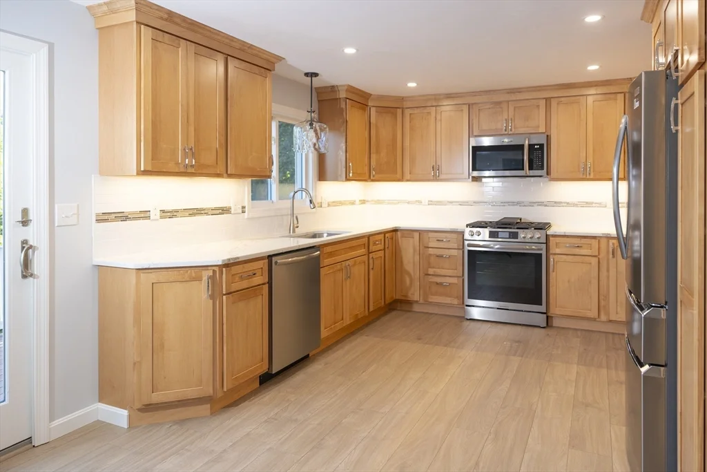 4 bed, 1 bath apartment for rent at 122 Leedham St Unit 122, Attleboro — photo 9 of 30