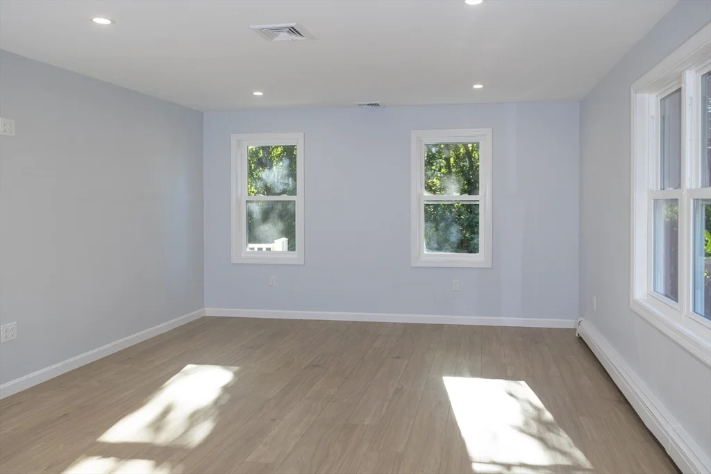 4 bed, 1 bath apartment for rent at 122 Leedham St Unit 122, Attleboro — photo 4 of 30