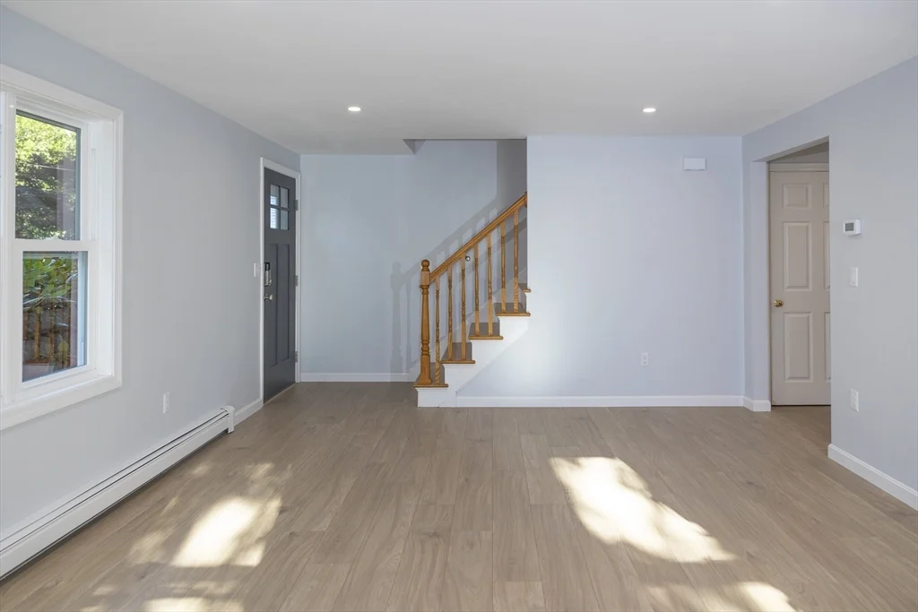 4 bed, 1 bath apartment for rent at 122 Leedham St Unit 122, Attleboro — photo 5 of 30