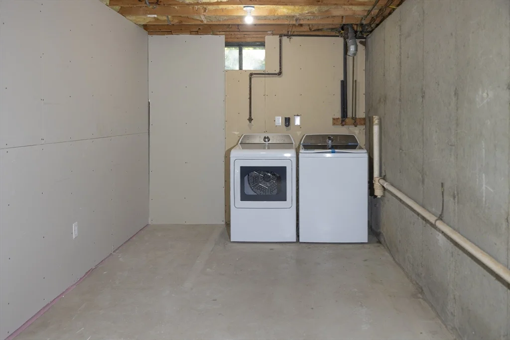 4 bed, 1 bath apartment for rent at 122 Leedham St Unit 122, Attleboro — photo 30 of 30