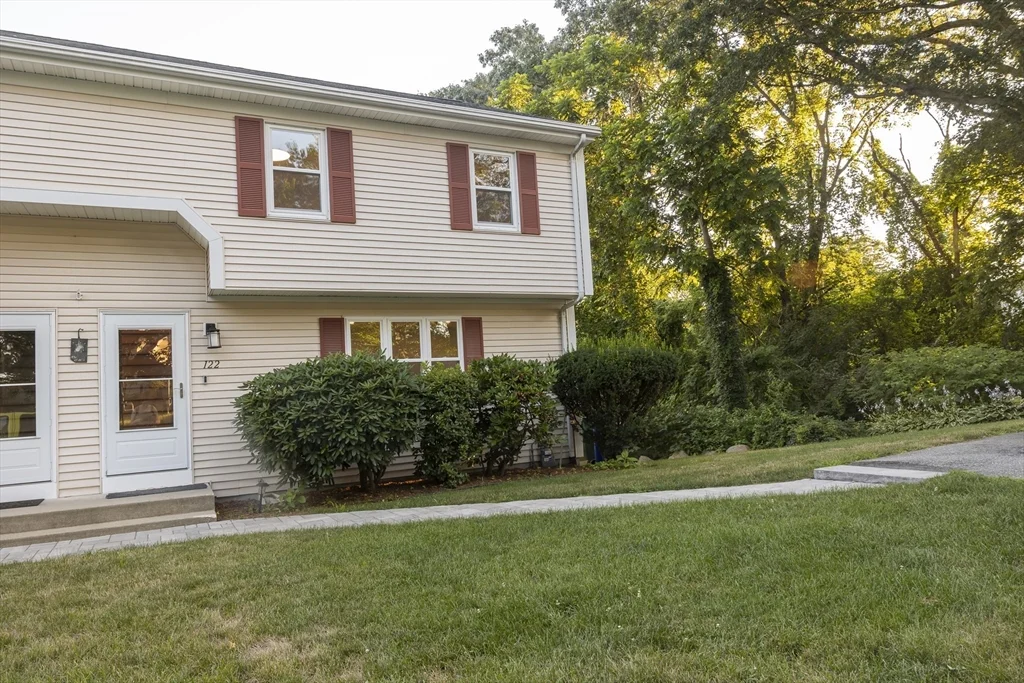 4 bed, 1 bath apartment for rent at 122 Leedham St Unit 122, Attleboro