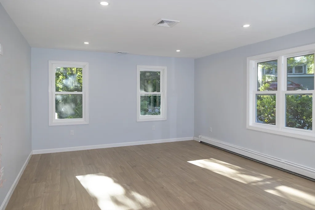 4 bed, 1 bath apartment for rent at 122 Leedham St Unit 122, Attleboro — photo 3 of 30