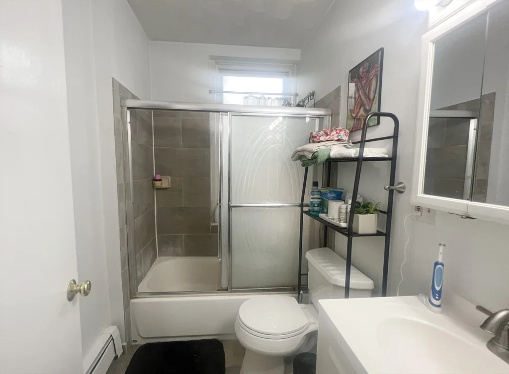 1 bed, 1 bath apartment for rent at 122 London Unit 2, East Boston — photo 2 of 19