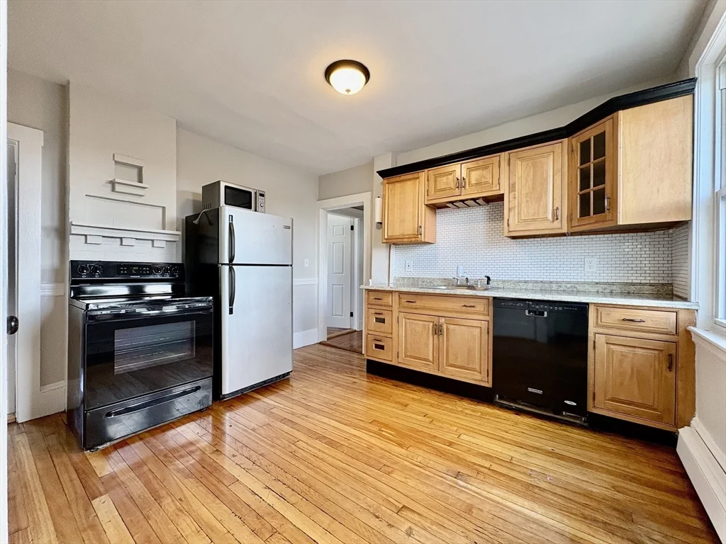 3 bed, 1 bath apartment for rent at 122 Rawson Rd Unit 3, Quincy — photo 1 of 28