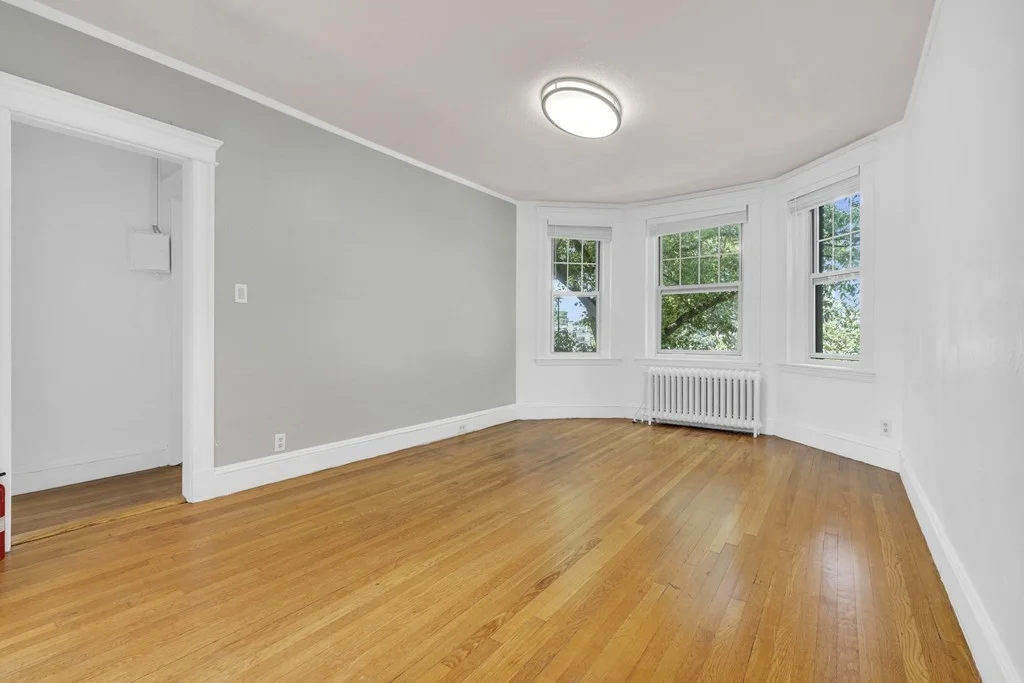 1 bed, 1 bath apartment for rent at 122 Riverway Unit 8, Longwood — photo 4 of 9