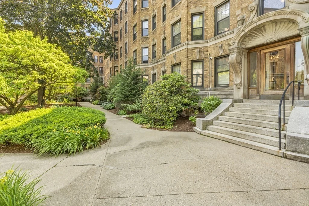 1 bed, 1 bath apartment for rent at 122 Riverway Unit 8, Longwood — photo 8 of 9