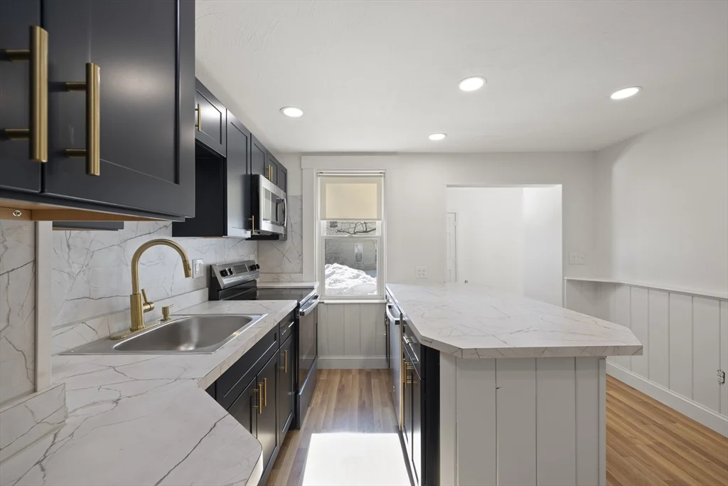 2 bed, 1 bath apartment for rent at 122 Union St Unit B, Rockland — photo 5 of 21