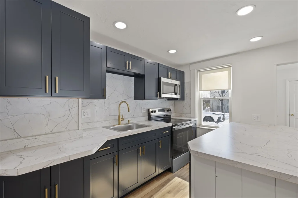 2 bed, 1 bath apartment for rent at 122 Union St Unit B, Rockland — photo 2 of 21