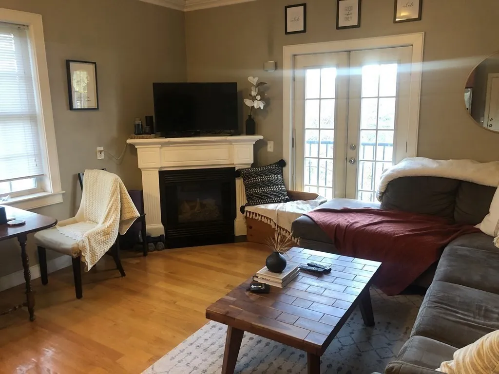 2 bed, 2 bath apartment for rent at 122 W Broadway Unit 6, South Boston — photo 3 of 18