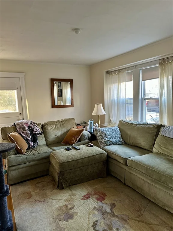 2 bed, 1 bath apartment for rent at 122 Warren St Unit 1, West Medford — photo 2 of 18