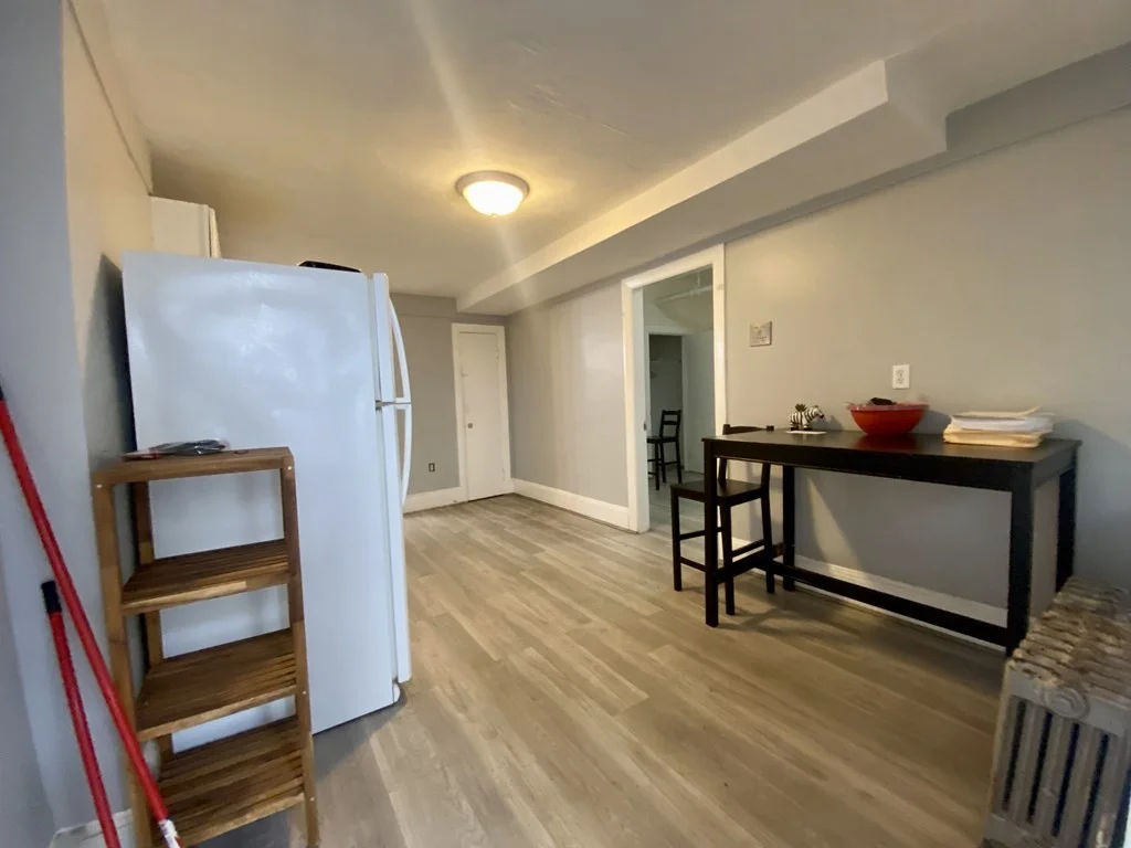 1 bed, 1 bath apartment for rent at 122 Washington Ave Unit B, Bellingham Square — photo 3 of 12