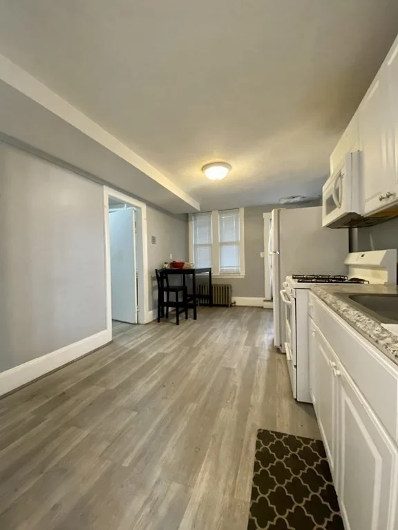 1 bed, 1 bath apartment for rent at 122 Washington Ave Unit B, Bellingham Square — photo 2 of 12