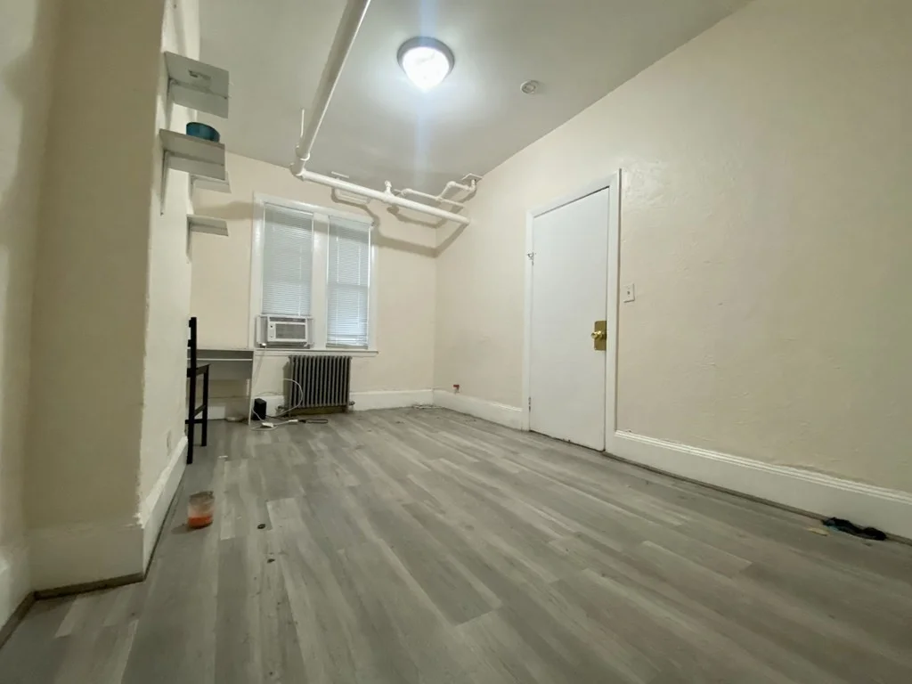 1 bed, 1 bath apartment for rent at 122 Washington Ave Unit B, Bellingham Square — photo 11 of 12