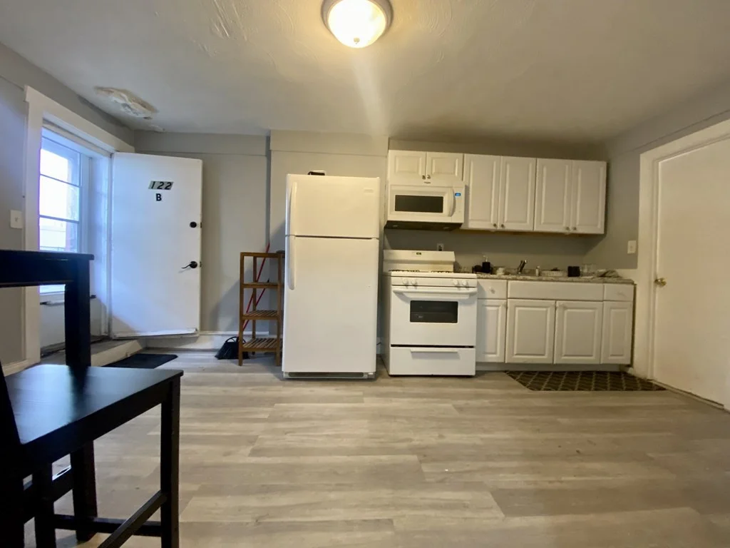 1 bed, 1 bath apartment for rent at 122 Washington Ave Unit B, Bellingham Square — photo 4 of 12