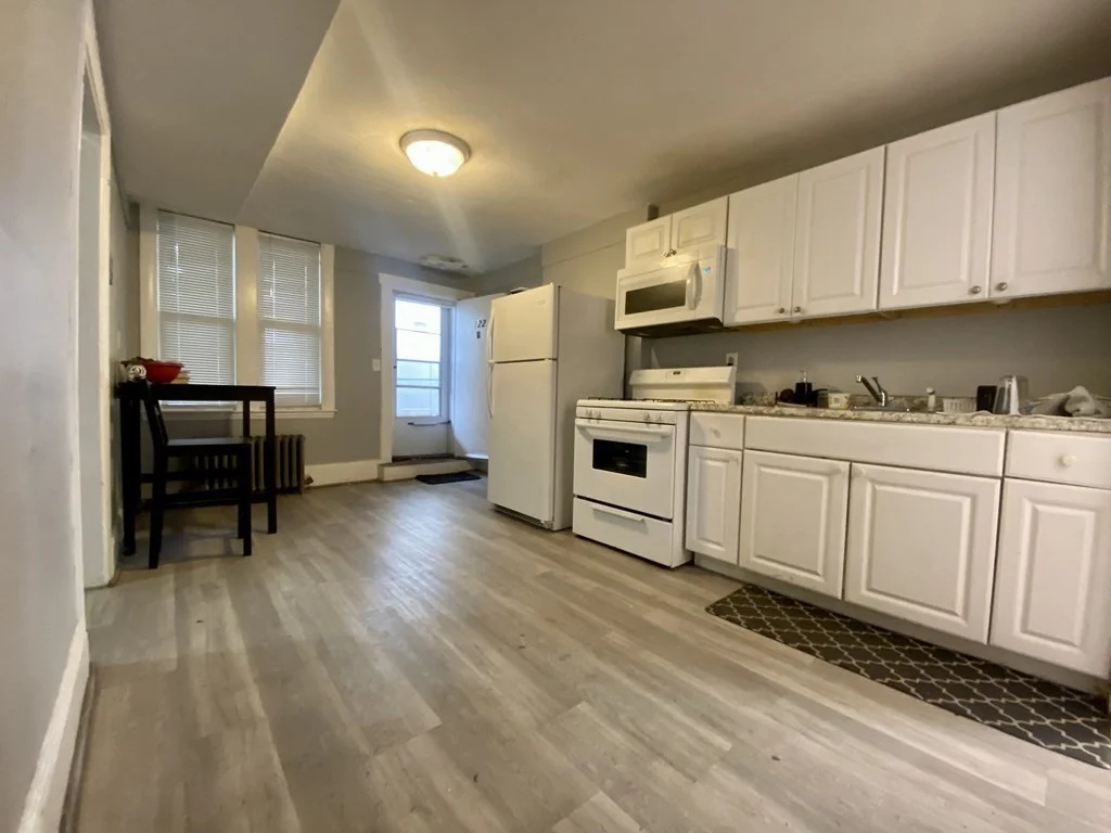 1 bed, 1 bath apartment for rent at 122 Washington Ave Unit B, Bellingham Square — photo 1 of 12