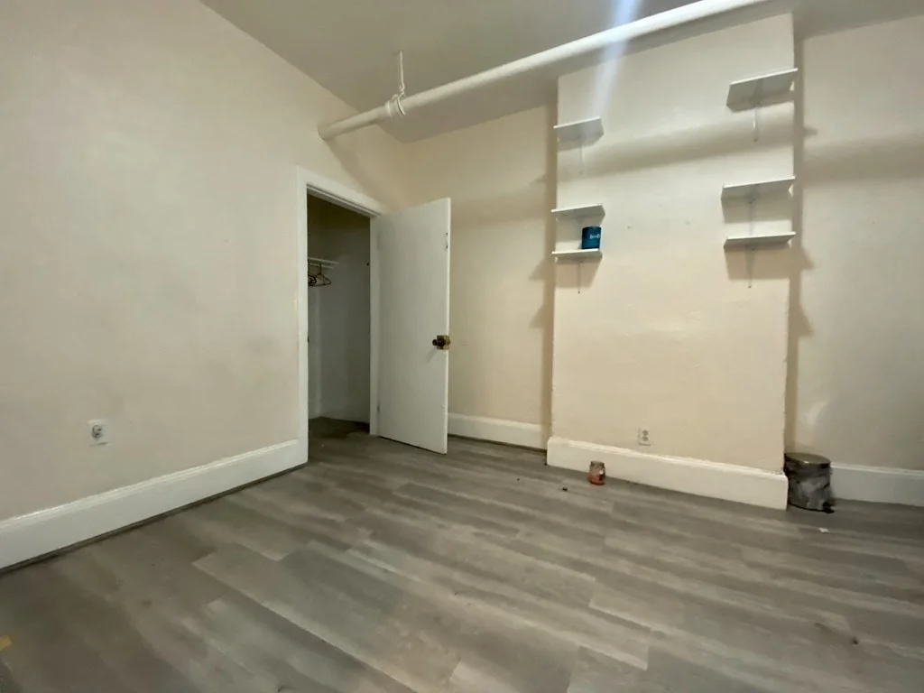 1 bed, 1 bath apartment for rent at 122 Washington Ave Unit B, Bellingham Square — photo 8 of 12