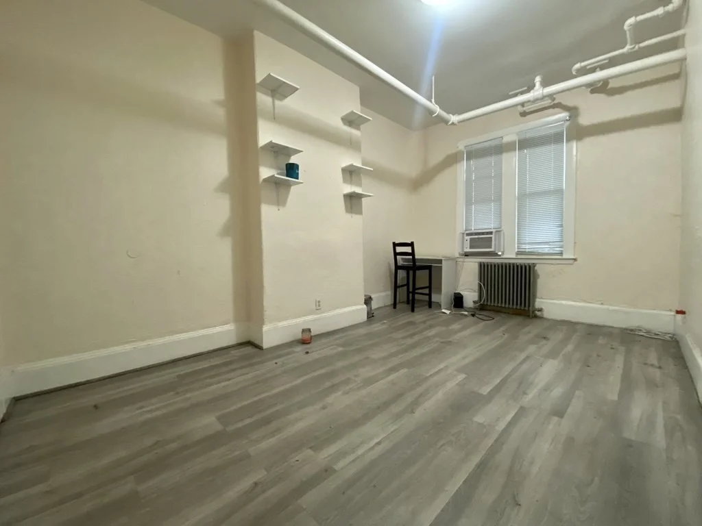 1 bed, 1 bath apartment for rent at 122 Washington Ave Unit B, Bellingham Square — photo 9 of 12