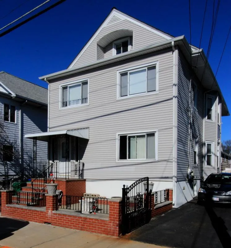 2 bed, 1 bath apartment for rent at 122 Willis Ave Unit 1, South Medford — photo 19 of 21