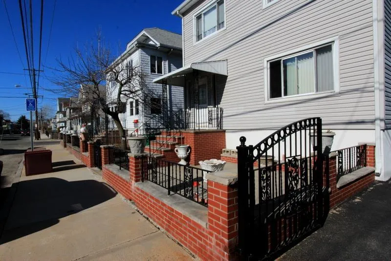 1 bed, 1 bath apartment for rent at 122 Willis Ave Unit 2, South Medford — photo 19 of 21