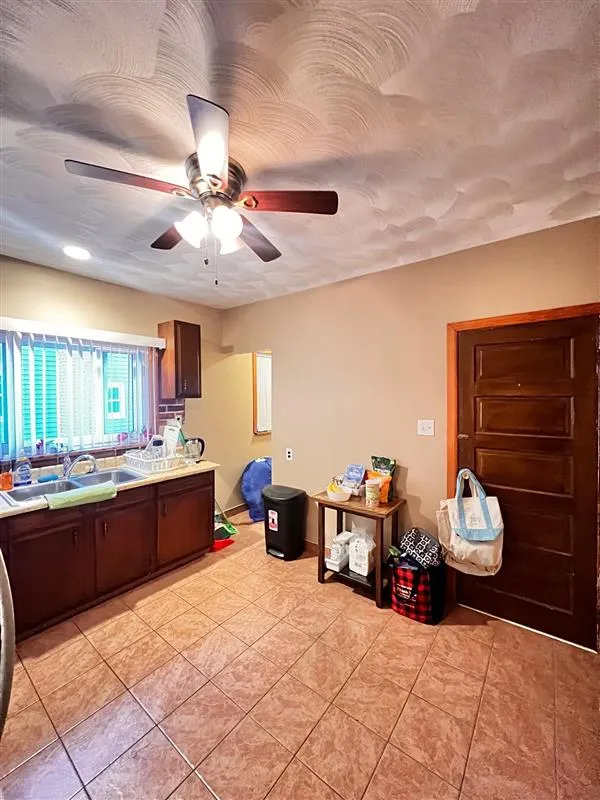 1 bed, 1 bath apartment for rent at 122 Willis Ave Unit 2, South Medford — photo 10 of 21