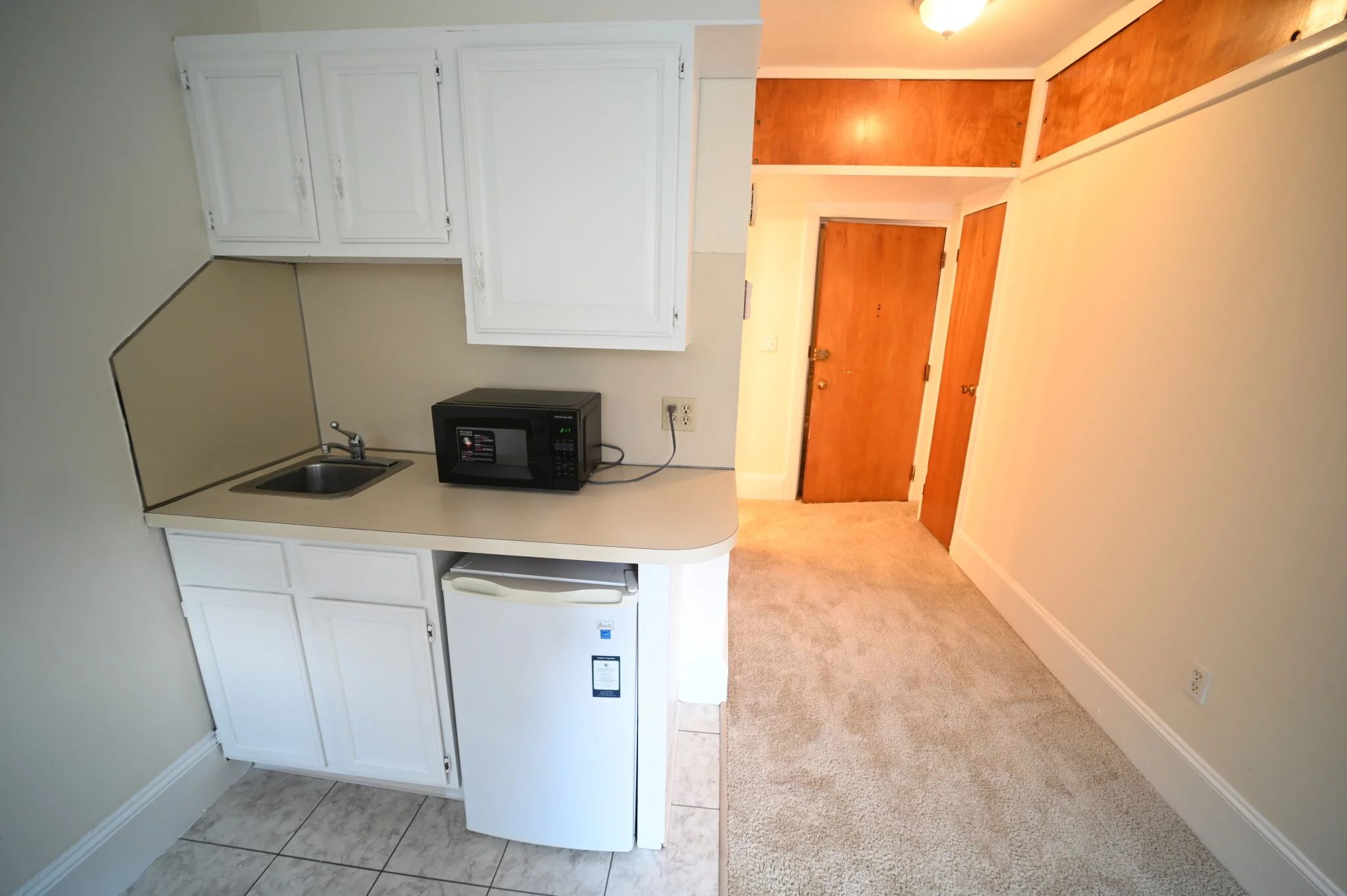 Studio bed, 1 bath apartment for rent at 1223 Beacon St Unit 216, Coolidge Corner — photo 2 of 5