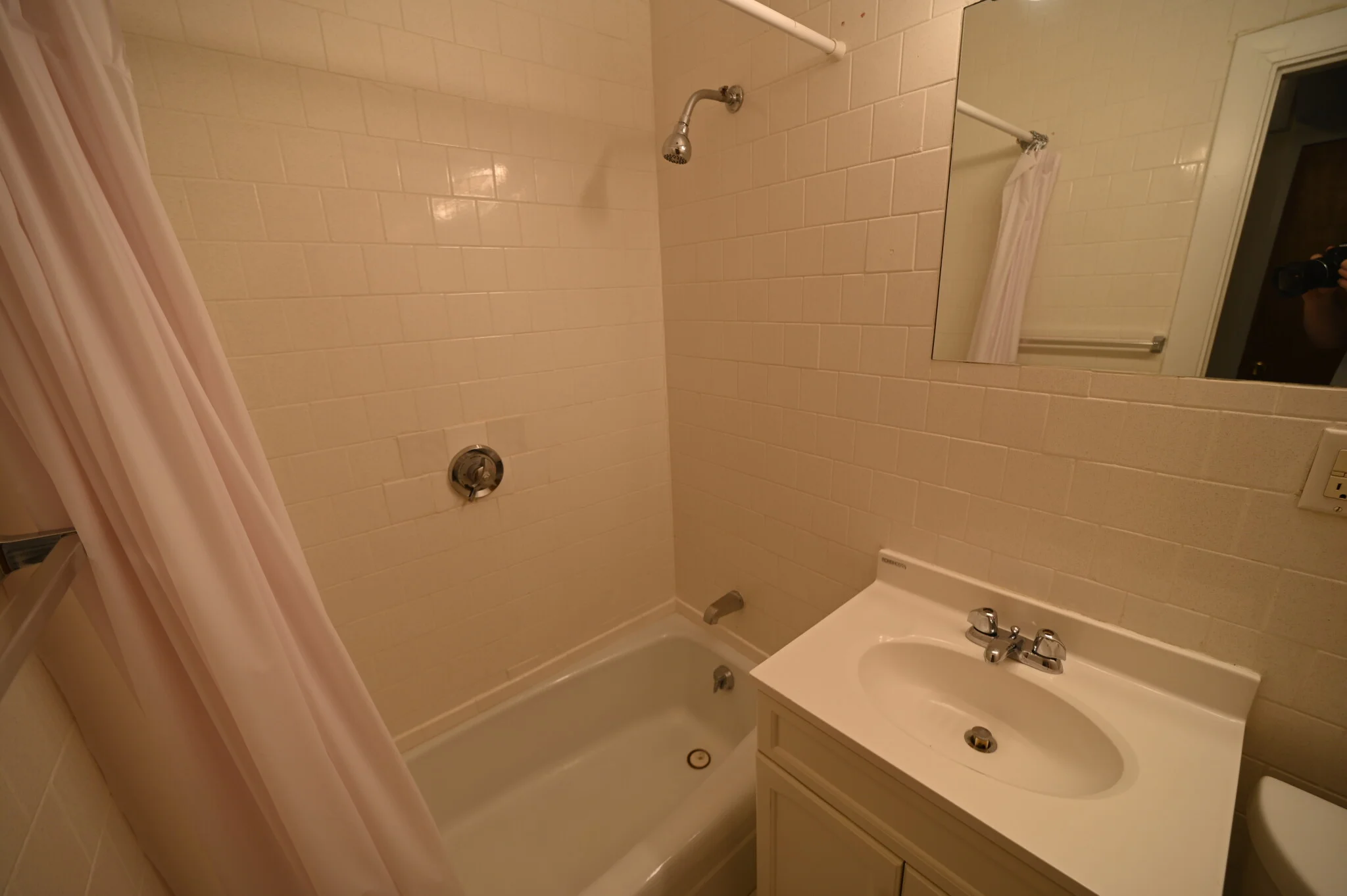 Studio bed, 1 bath apartment for rent at 1223 Beacon St Unit 216, Coolidge Corner — photo 3 of 5