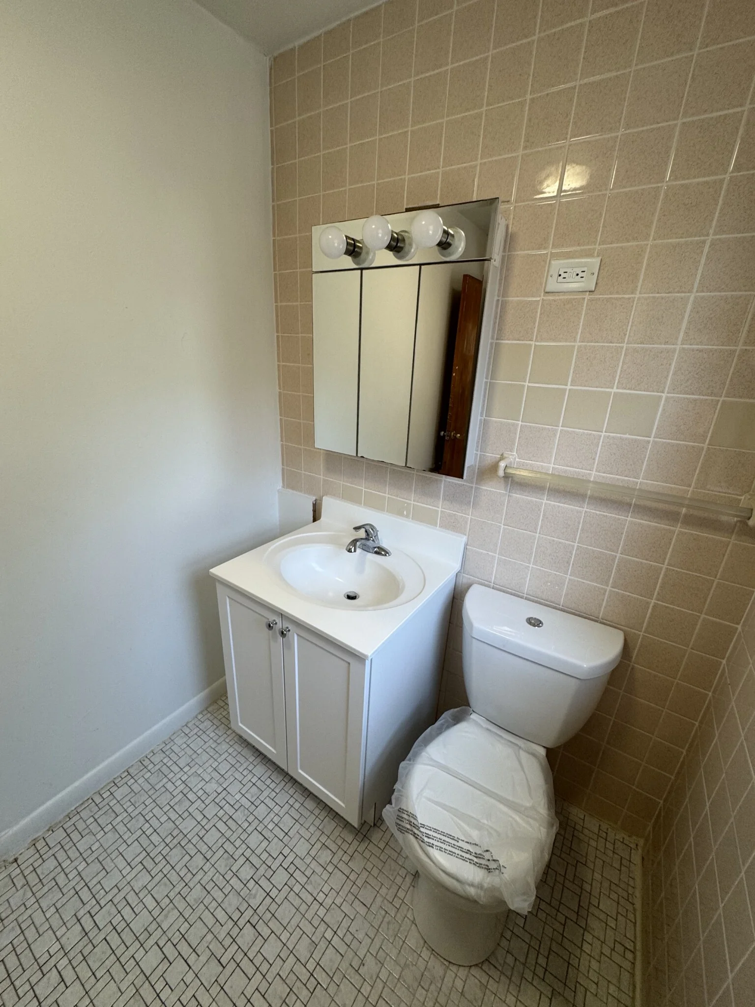1 bed, 1 bath apartment for rent at 1223 Beacon St Unit 310, Coolidge Corner — photo 4 of 6
