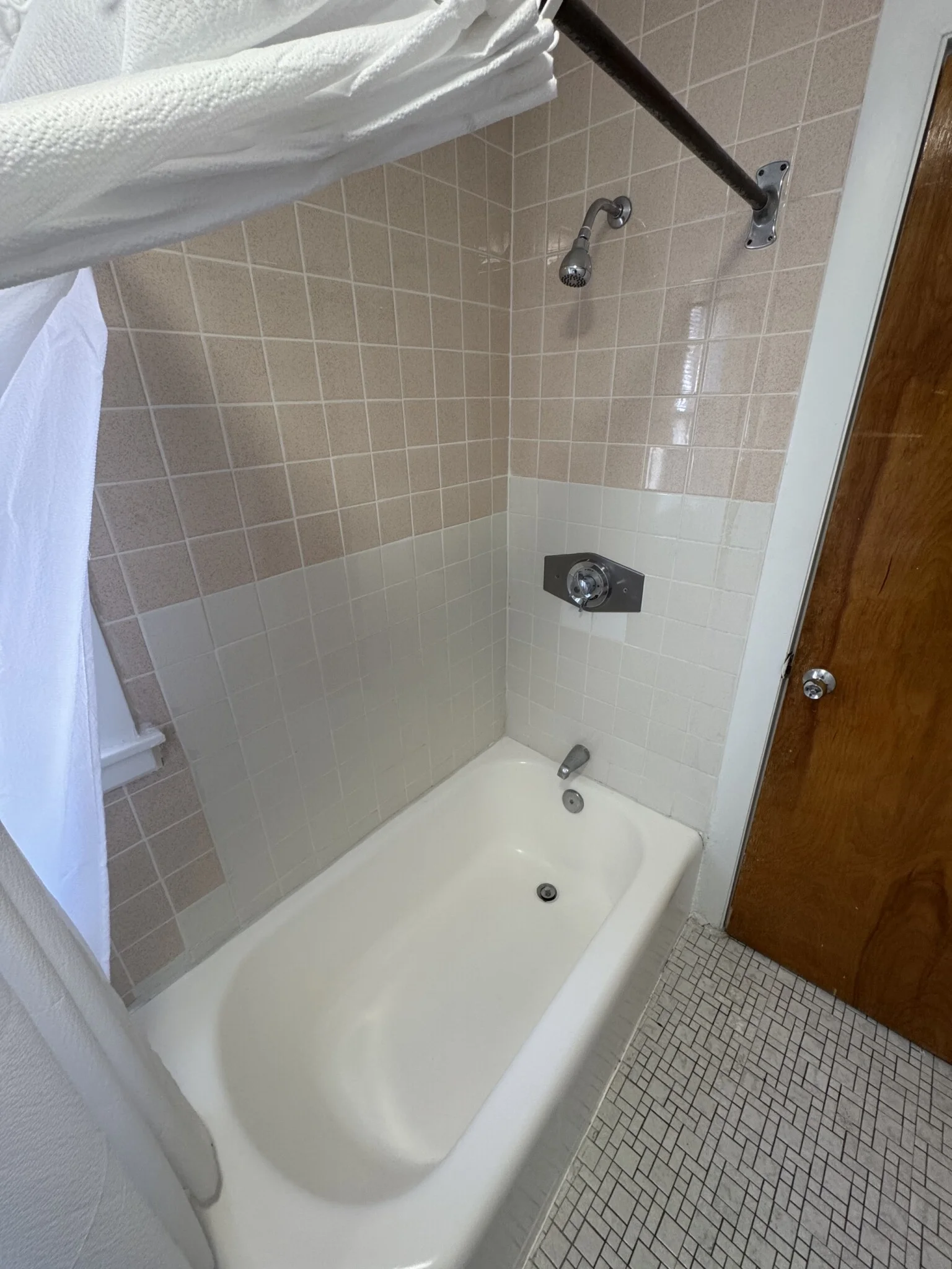 1 bed, 1 bath apartment for rent at 1223 Beacon St Unit 310, Coolidge Corner — photo 5 of 6