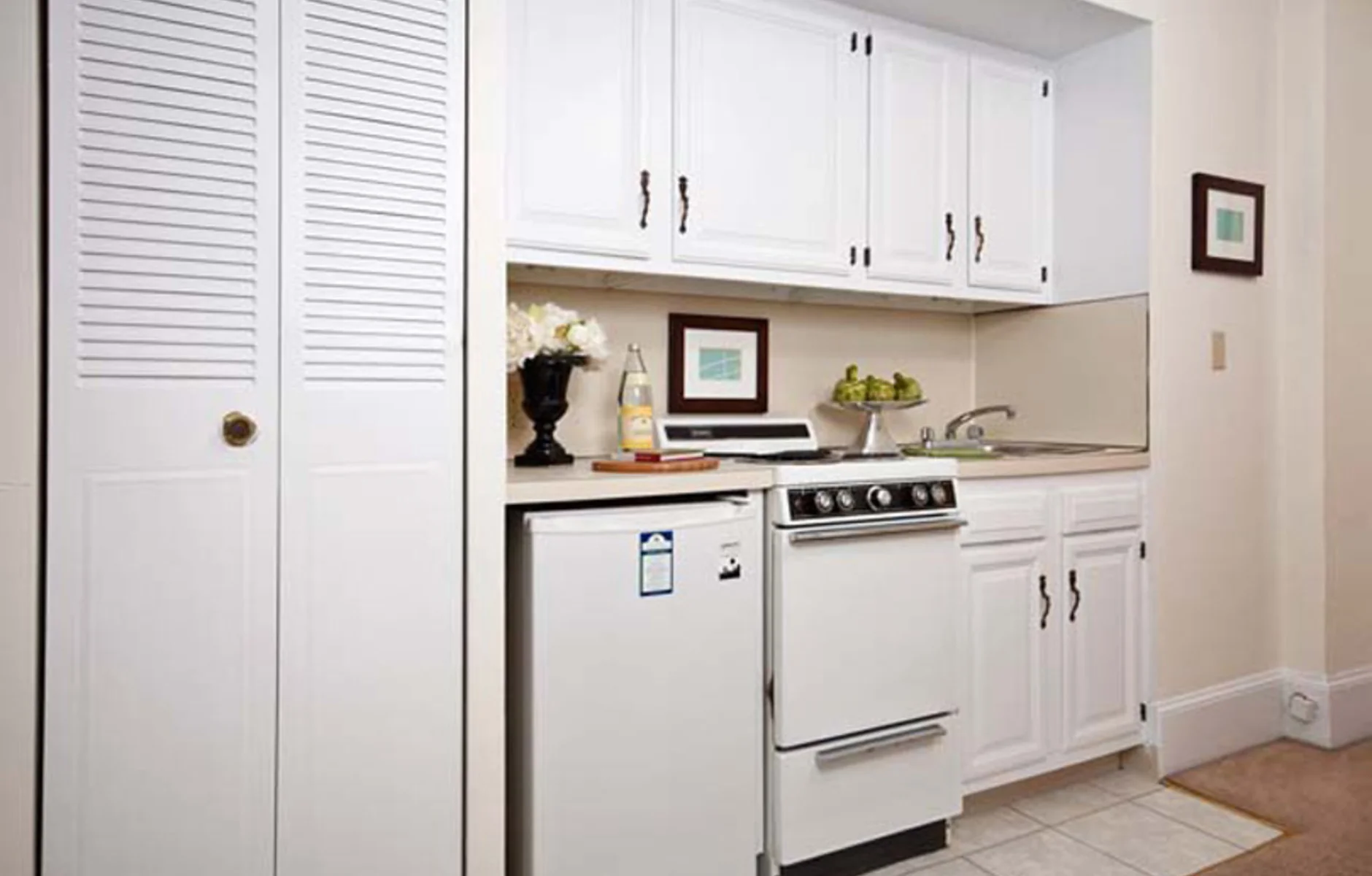 2 bed, 1 bath apartment for rent at 1223 Beacon St Unit 401, Brookline — photo 3 of 10