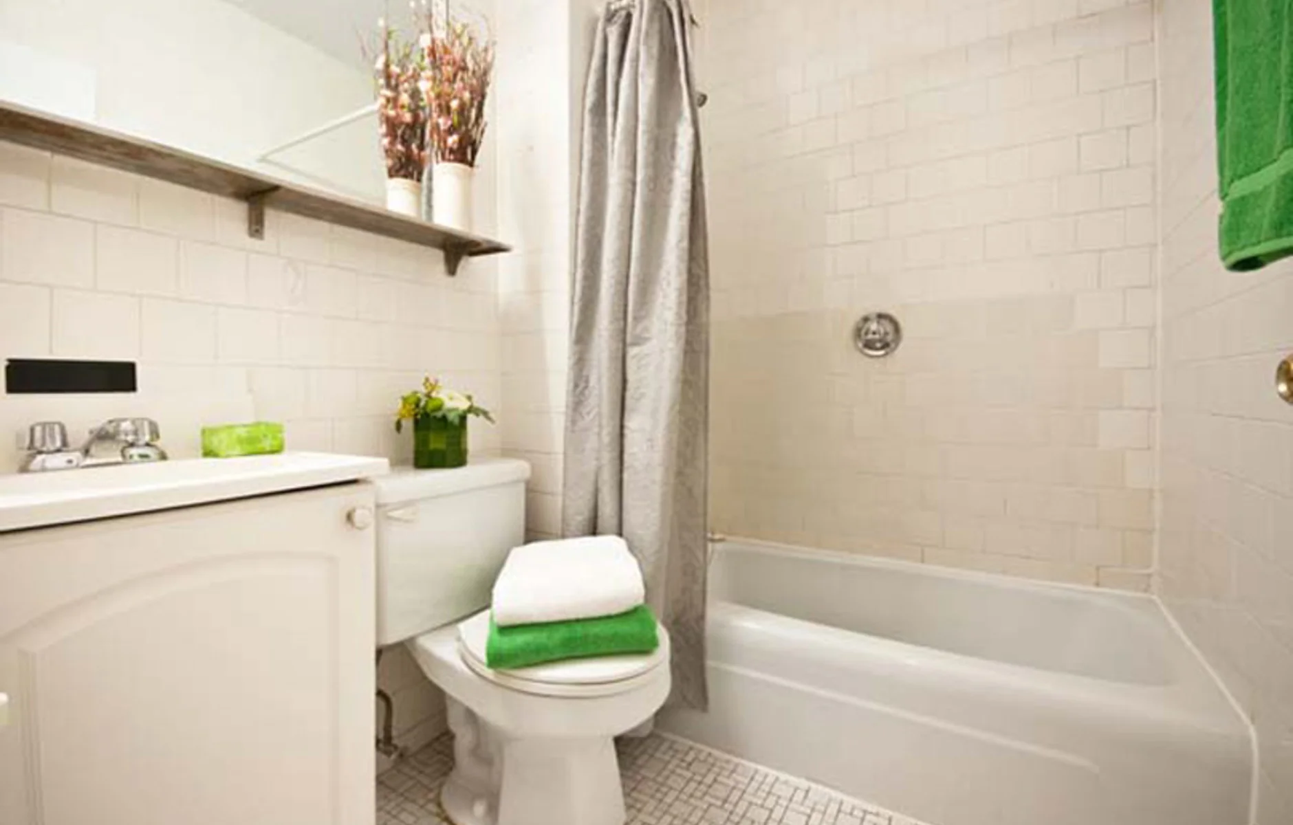 2 bed, 1 bath apartment for rent at 1223 Beacon St Unit 401, Brookline — photo 2 of 10