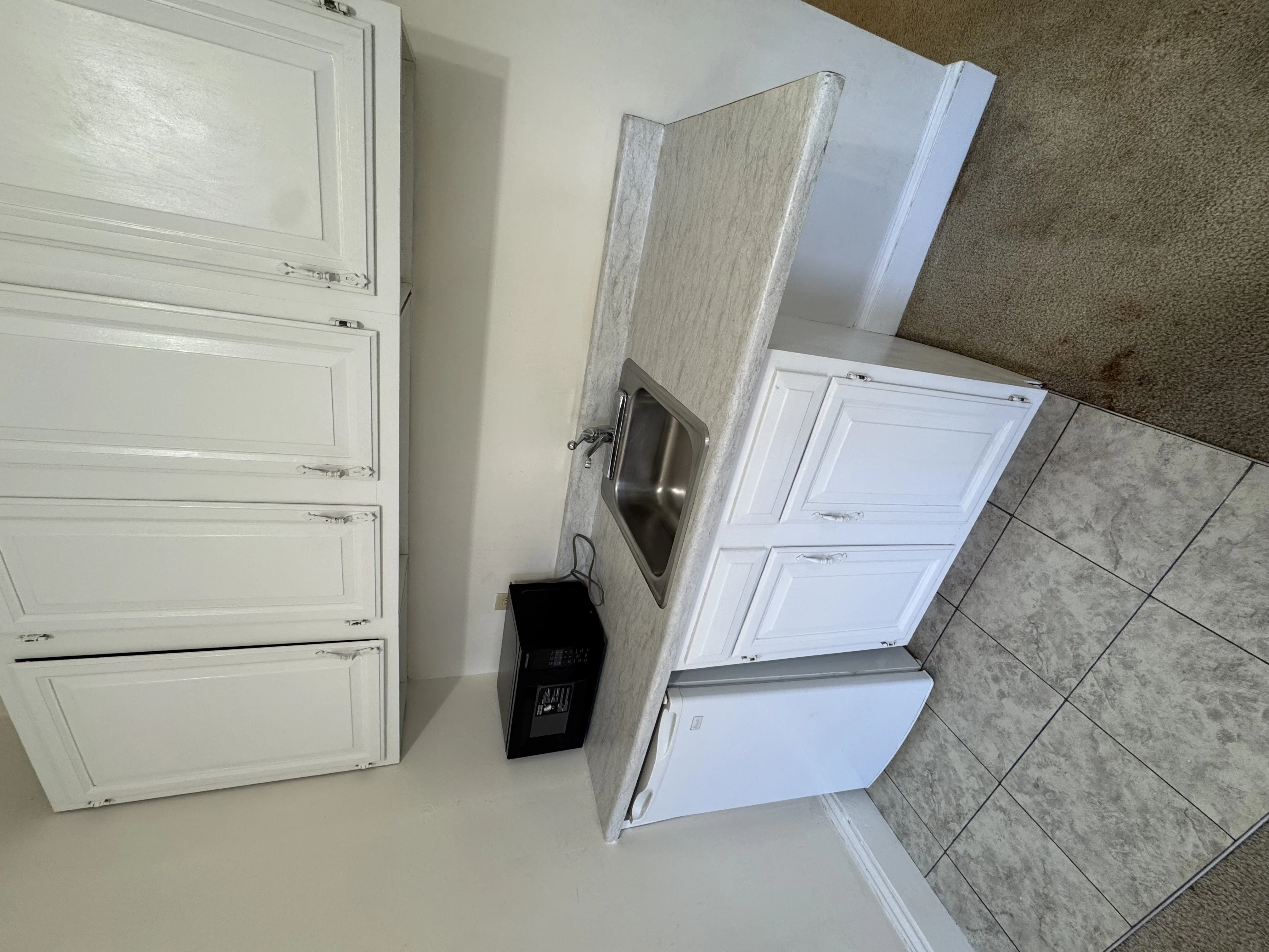Studio bed, 1 bath apartment for rent at 1223 Beacon St Unit 406, Coolidge Corner — photo 2 of 4
