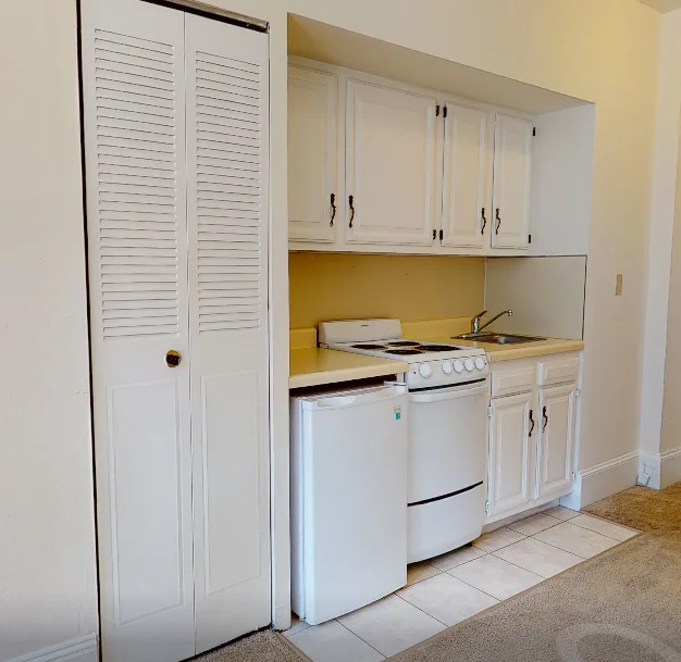 Studio bed, 1 bath apartment for rent at 1223 Beacon St Unit 412, Brookline — photo 7 of 9