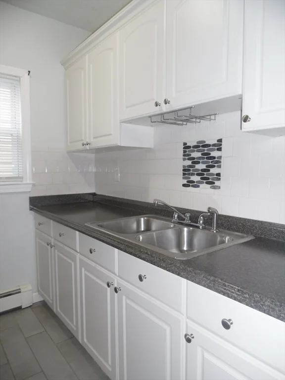2 bed, 1 bath apartment for rent at 1226 North Main St Unit 1, Fall River — photo 6 of 10