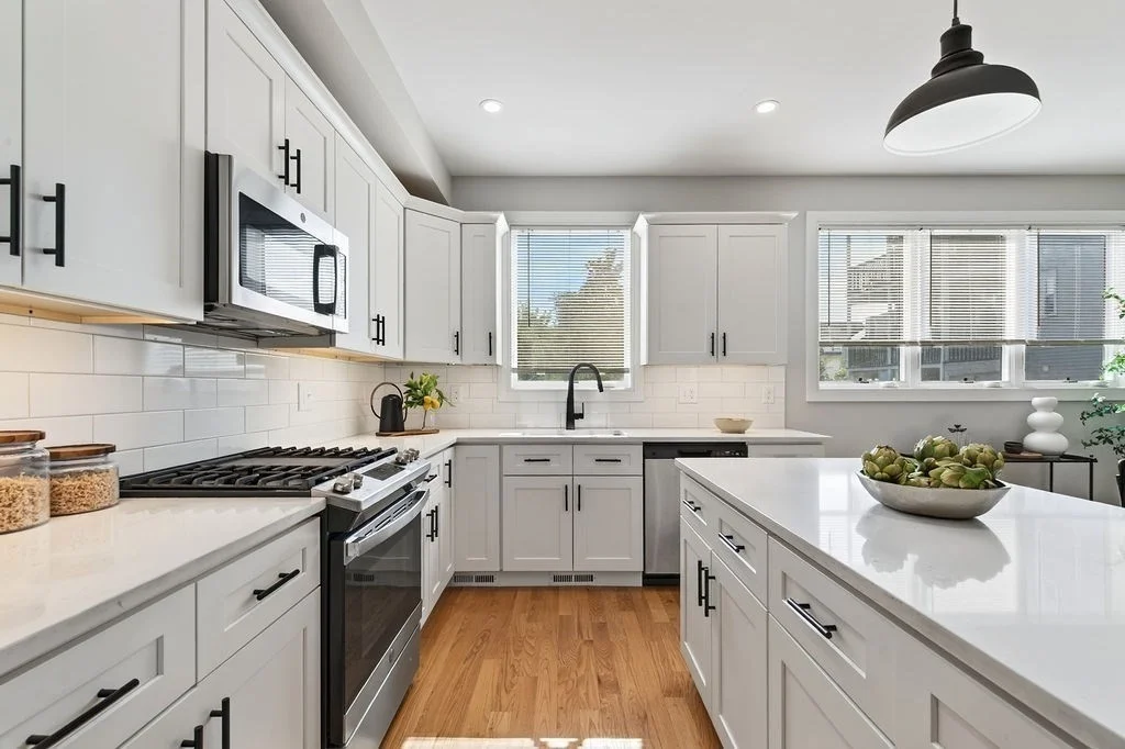3 bed, 2 bath apartment for rent at 123-125 Centre St Unit 4, Dorchester — photo 3 of 34