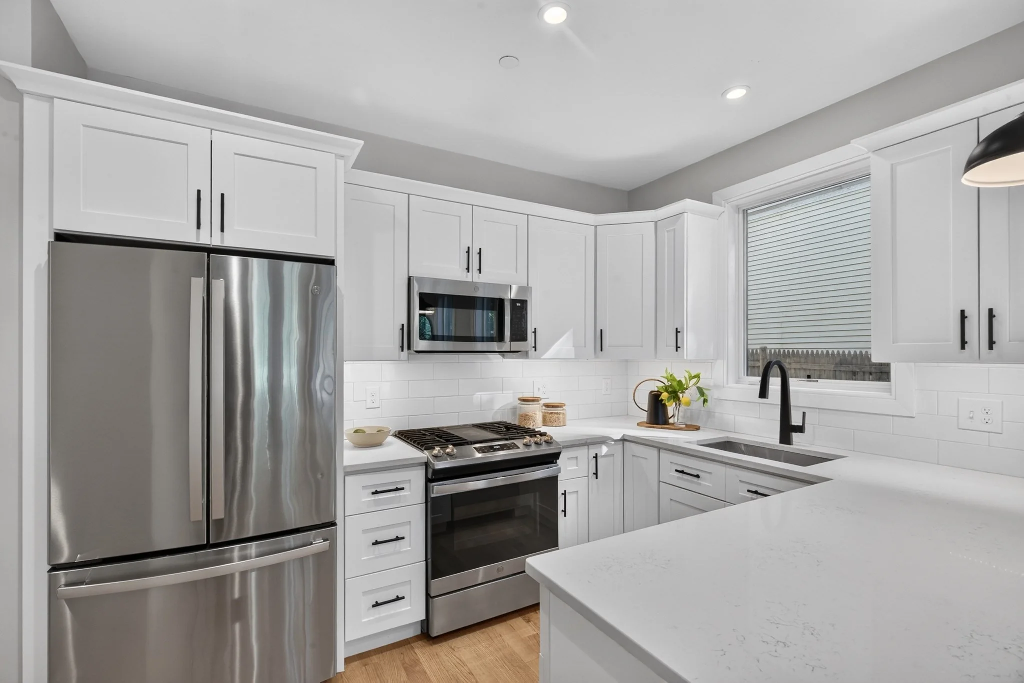 3 bed, 2 bath apartment for rent at 123-125 Centre St Unit 6, Dorchester — photo 2 of 38