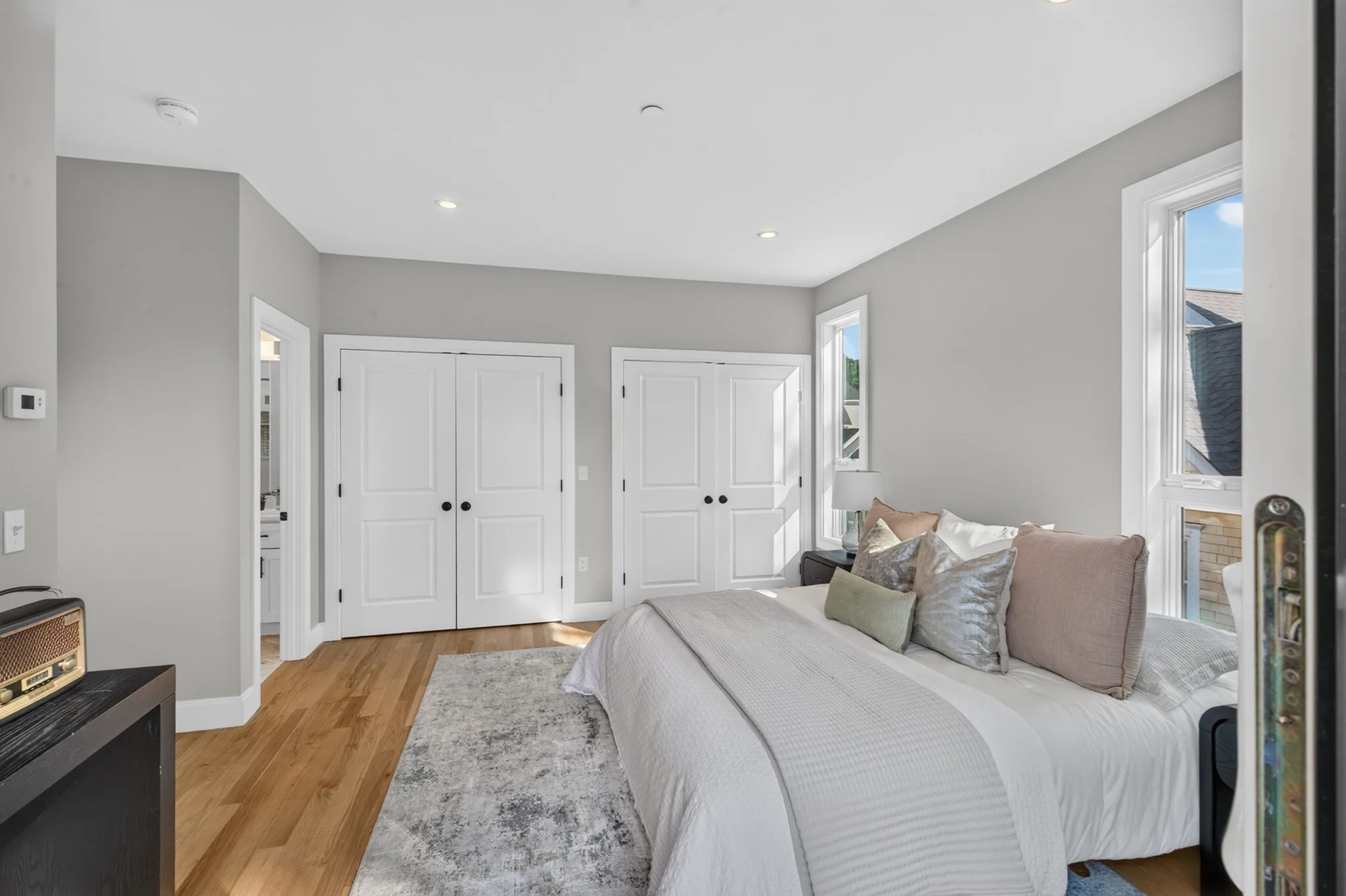 3 bed, 2 bath apartment for rent at 123-125 Centre St Unit 6, Dorchester — photo 27 of 38