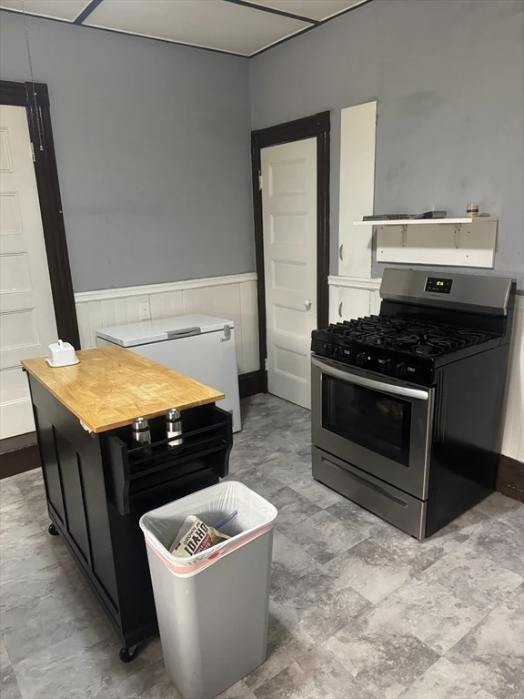1 bed, 1 bath apartment for rent at 123 Ashland St Unit 1, Melrose — photo 2 of 16